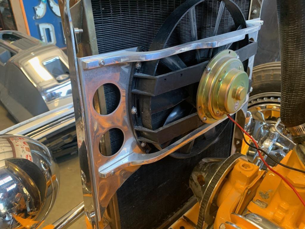Opposing Cylinders