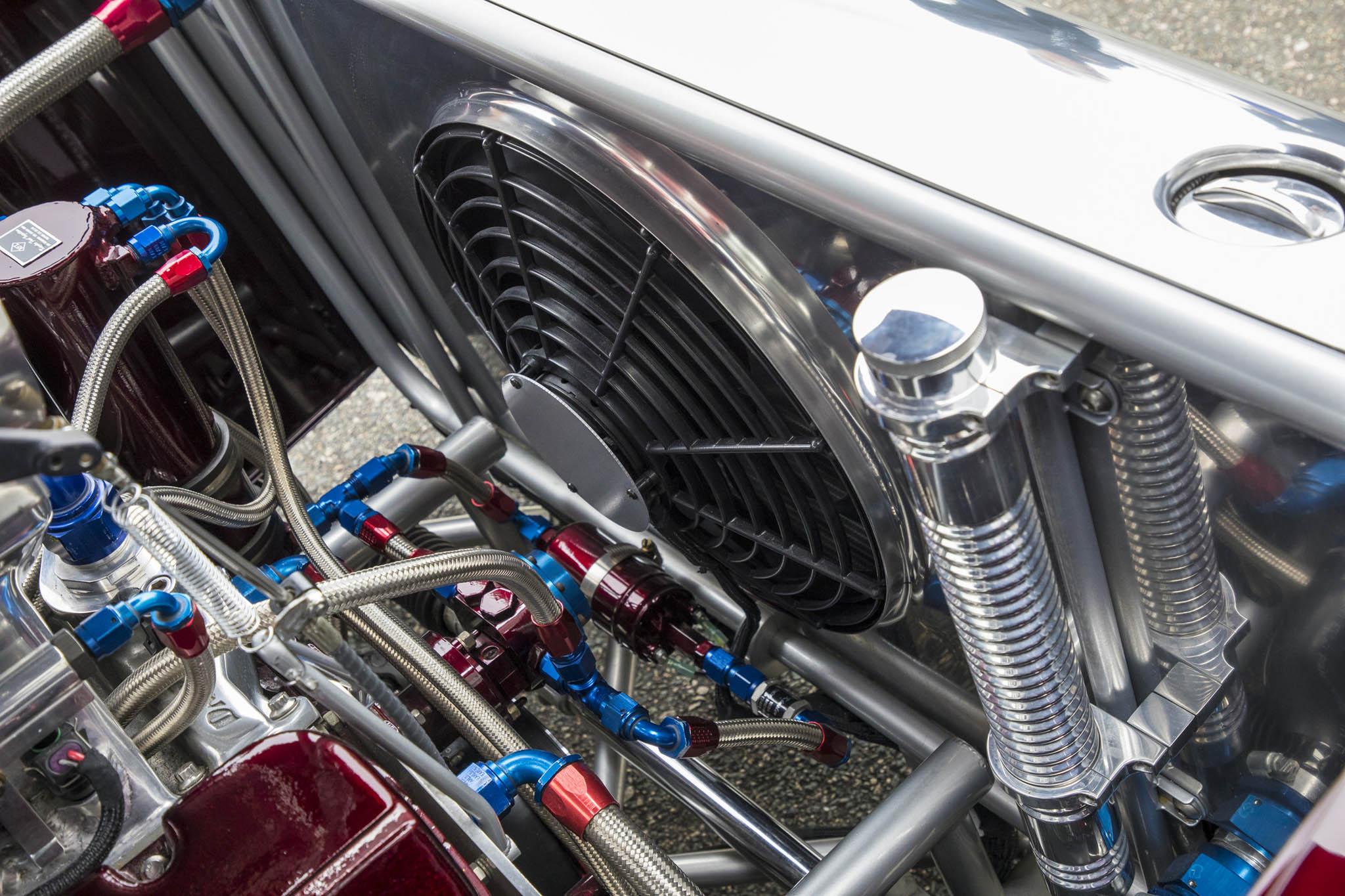 Opposing Cylinders