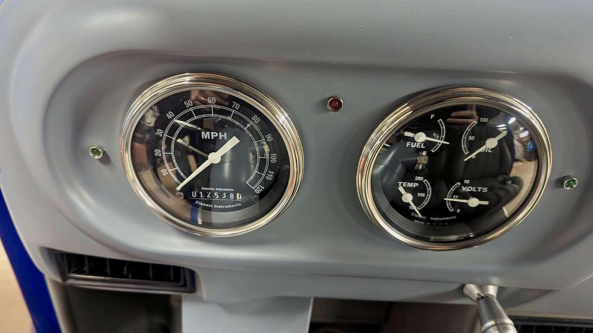 Opposing Cylinders