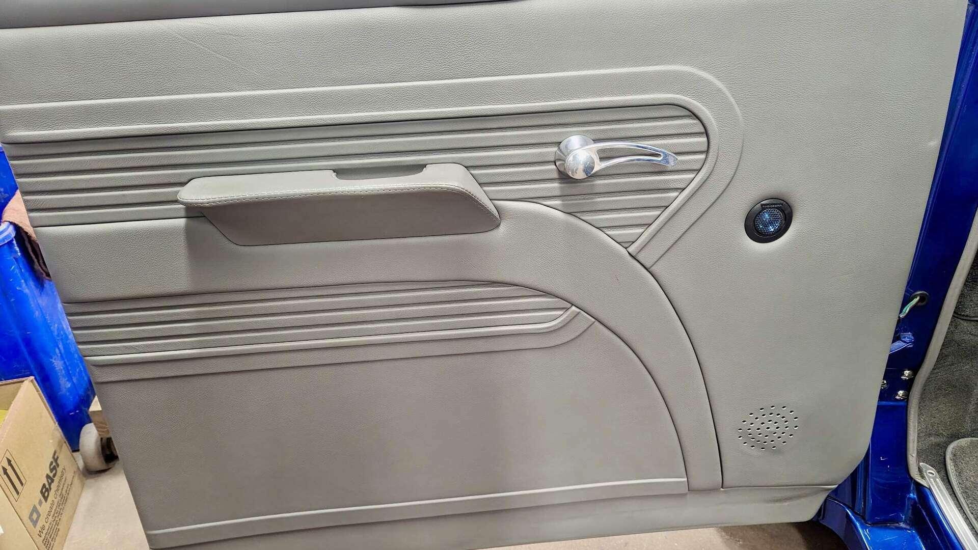Opposing Cylinders