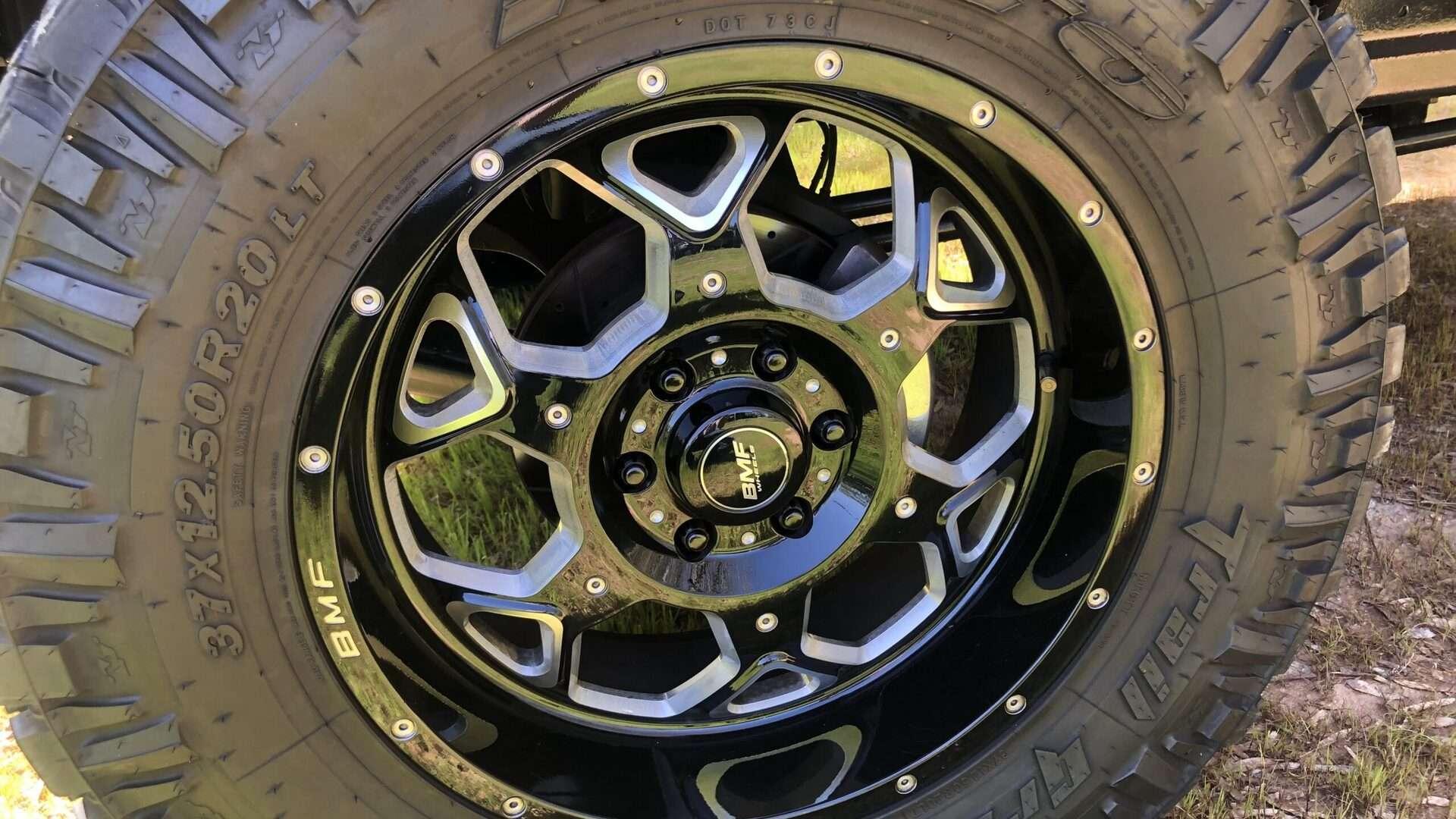 Opposing Cylinders