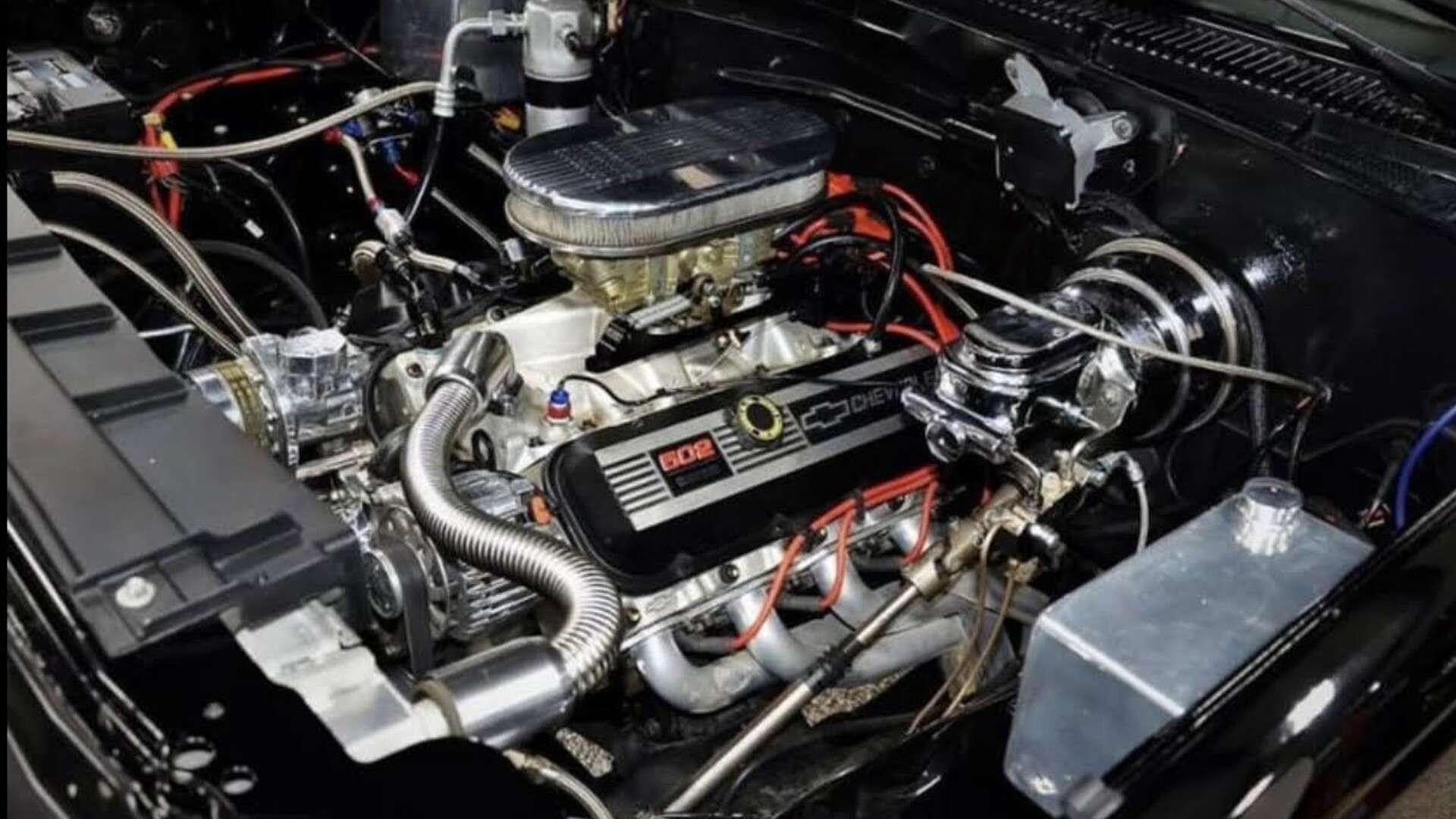 Opposing Cylinders