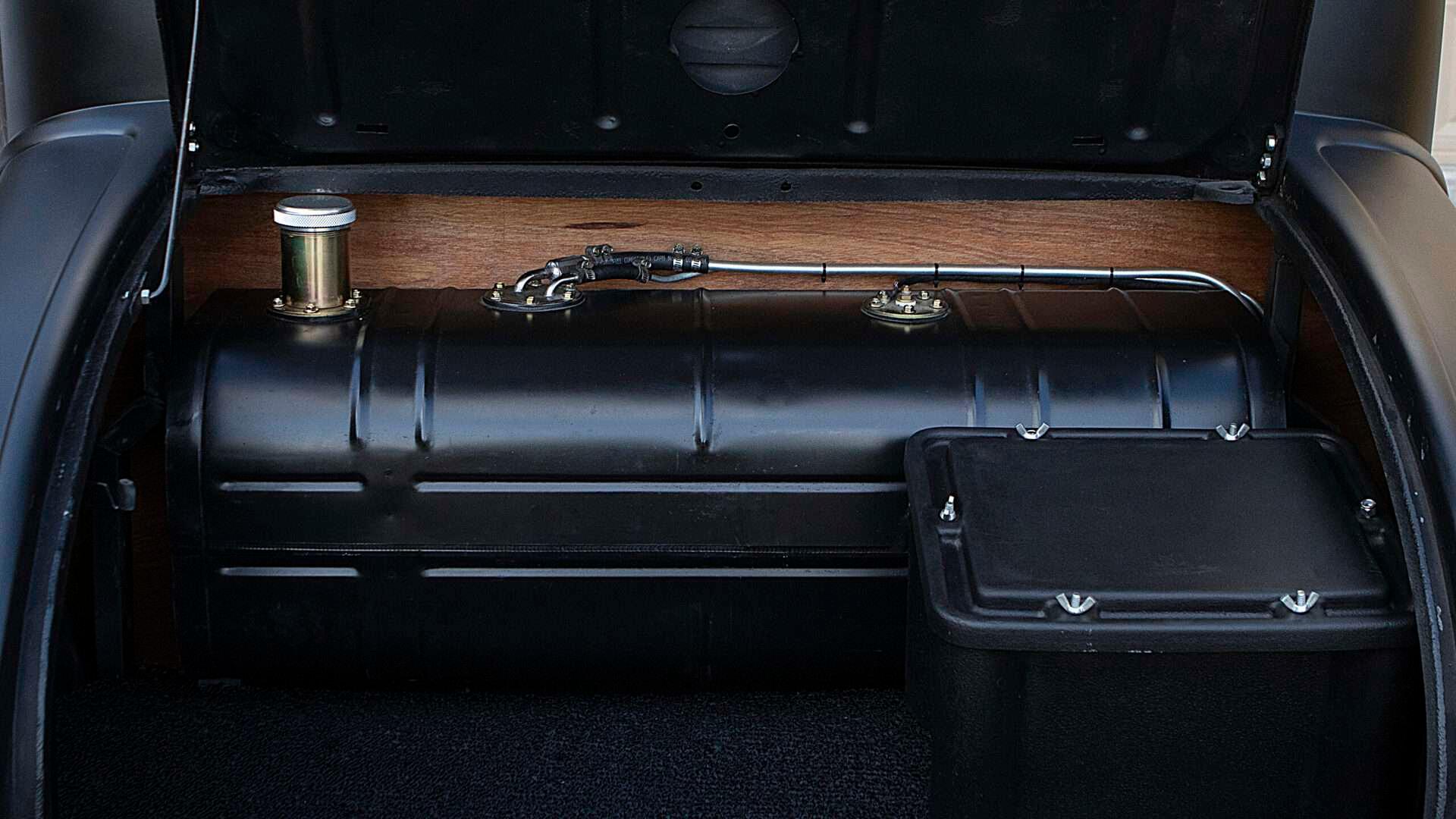 Opposing Cylinders