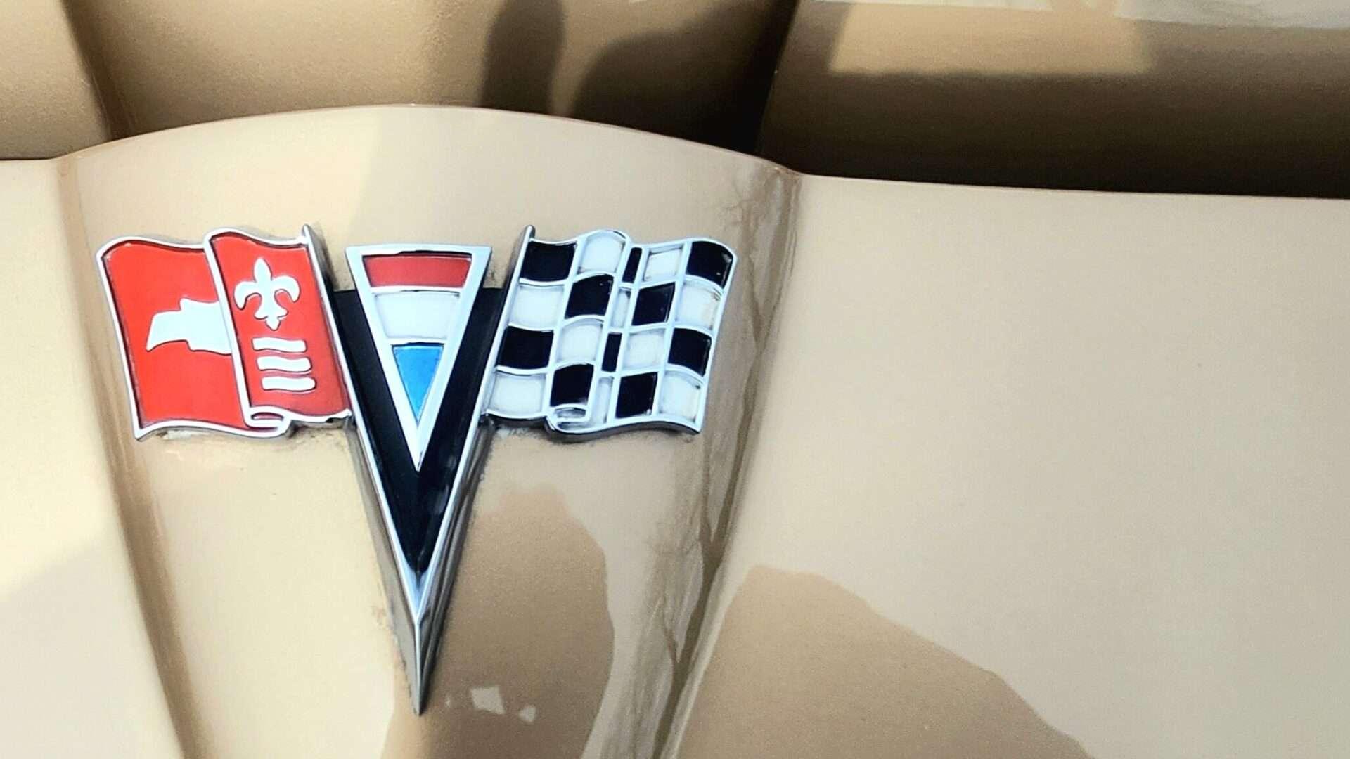 Opposing Cylinders