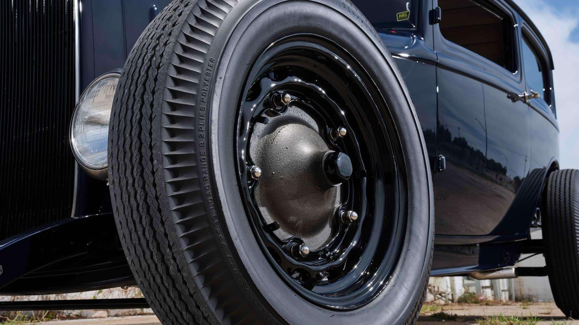 Opposing Cylinders
