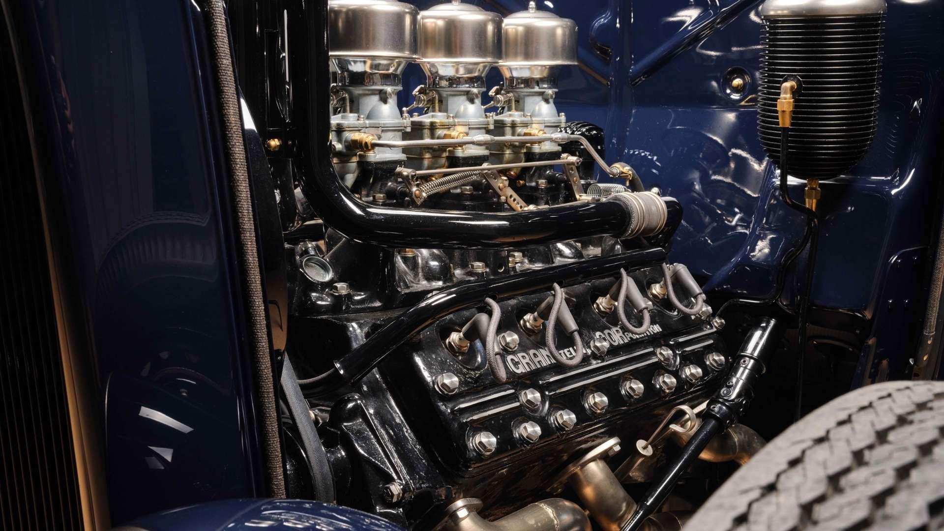 Opposing Cylinders
