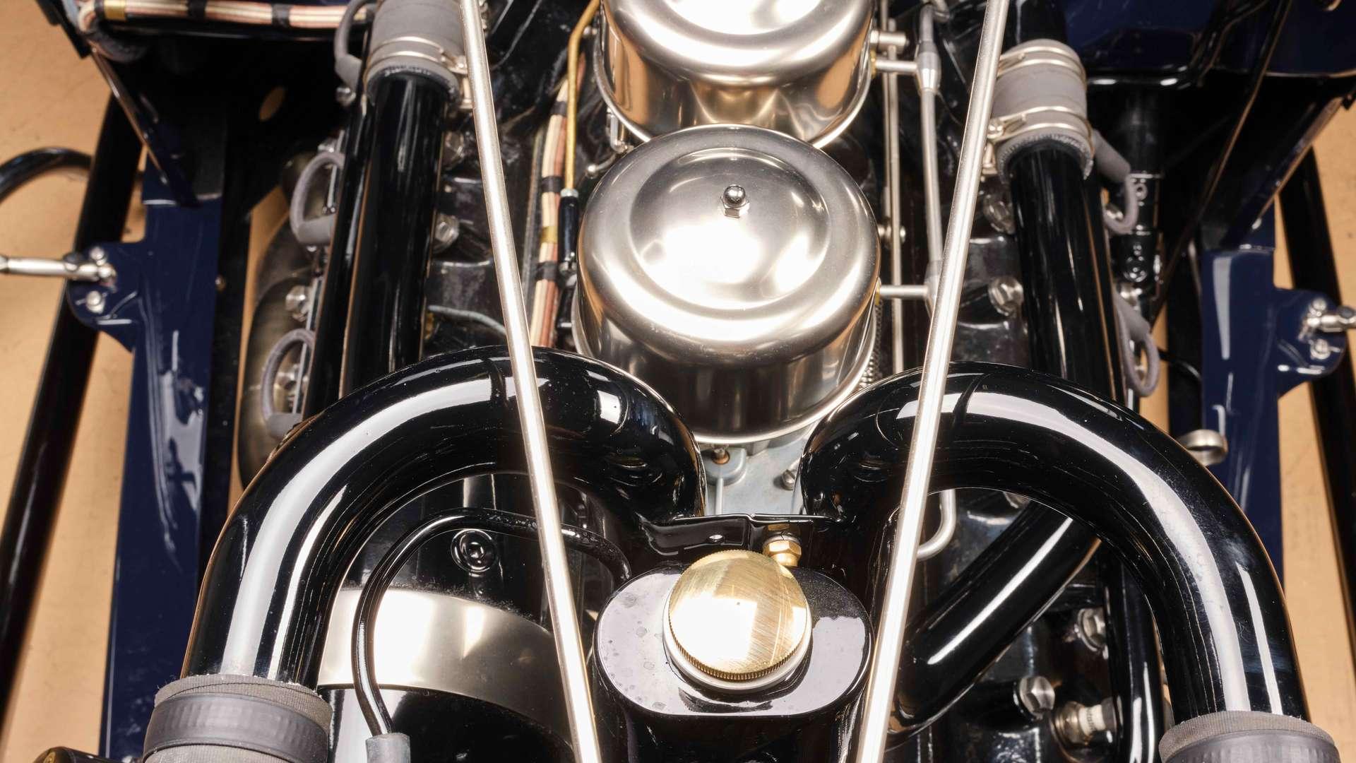 Opposing Cylinders