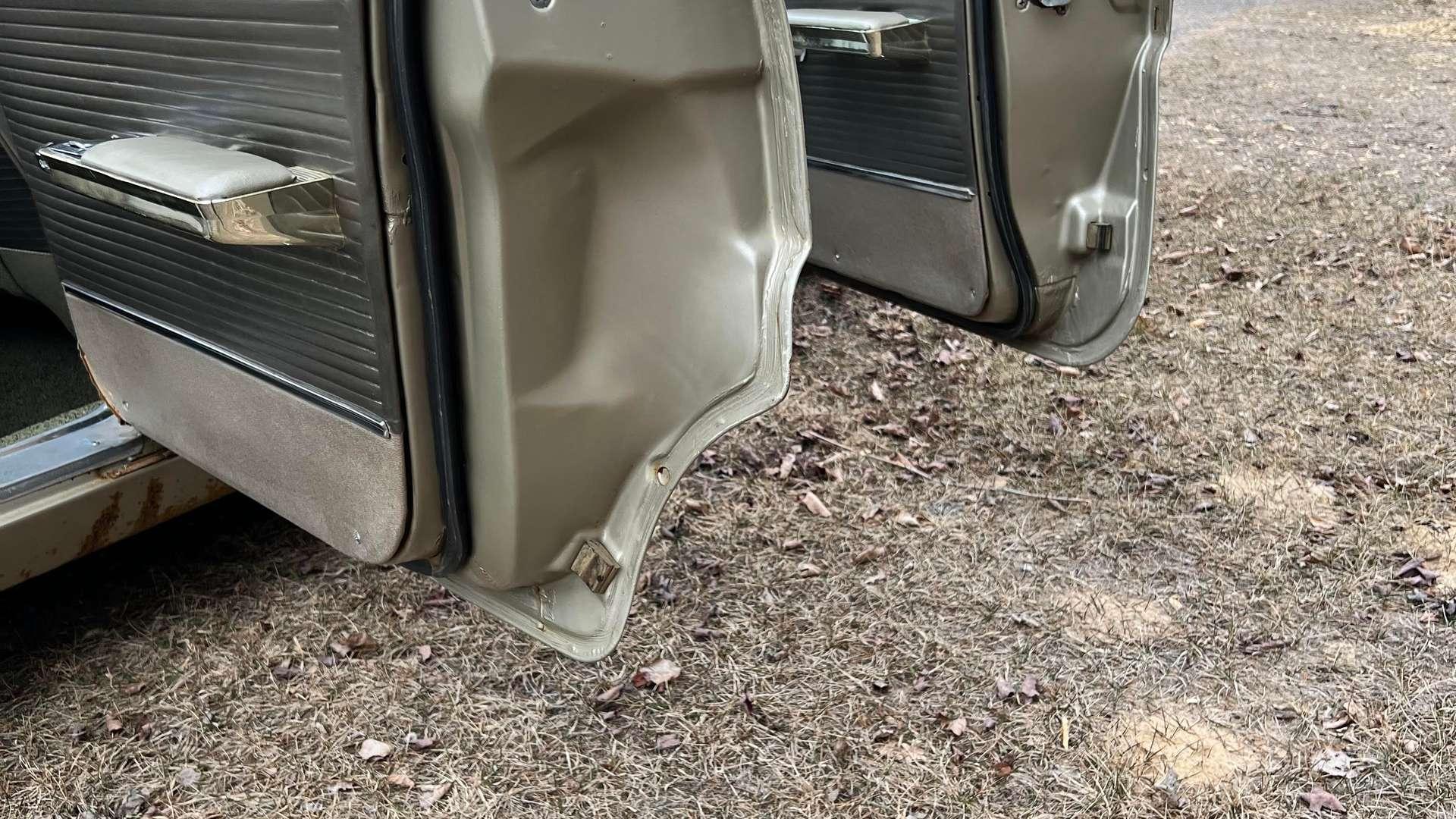 Opposing Cylinders