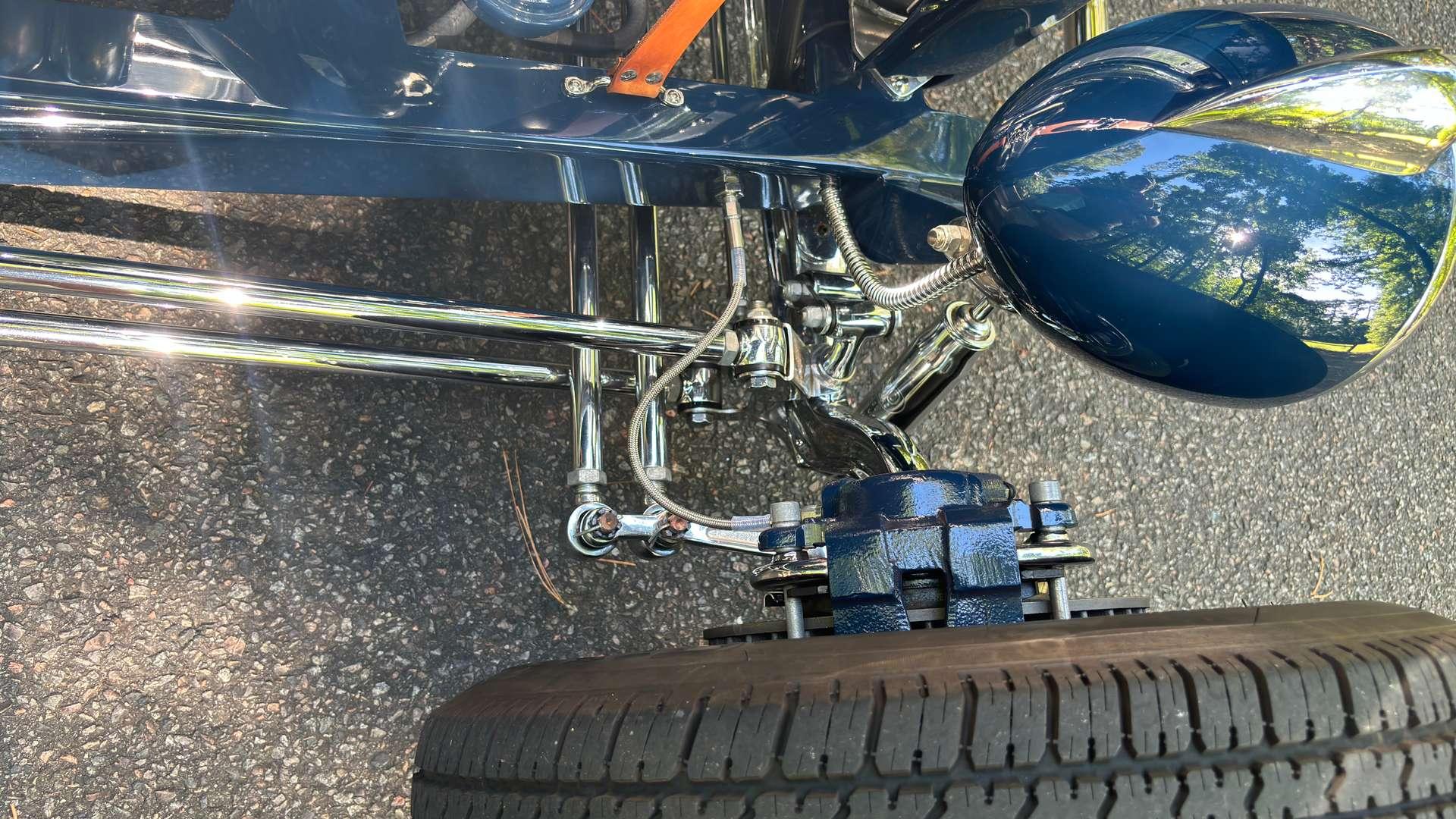 Opposing Cylinders